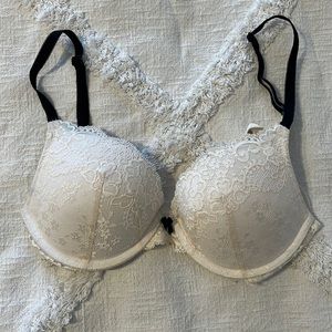 Victoria’s Secret dream angels bra